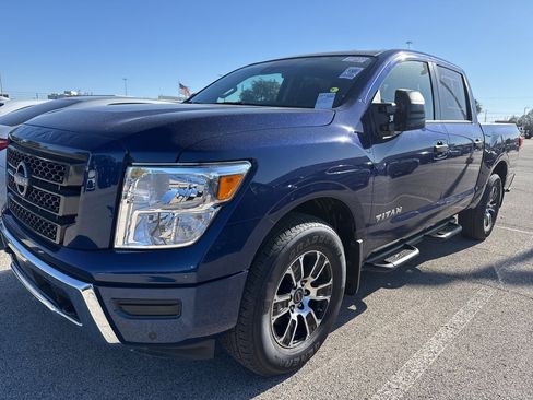 Used 2024 Nissan Titan SV w/ SV Convenience Package image 1