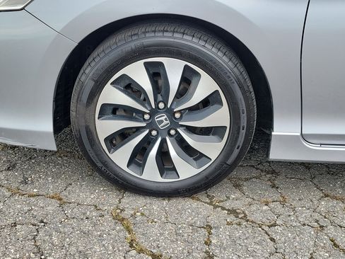 Used 2017 Honda Accord Touring image 12