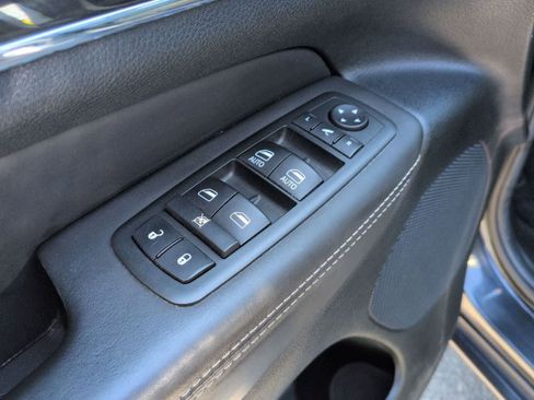 Used 2014 Jeep Grand Cherokee Overland w/ Advanced Technology Group AWD/4WD image 17