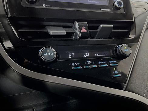 Certified 2021 Toyota Camry SE AWD/4WD image 15