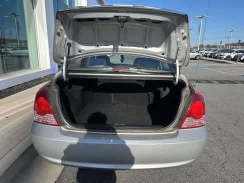 Used 2004 Hyundai Elantra GLS image 14