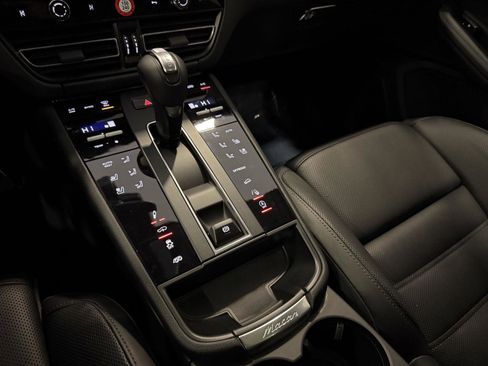 Used 2025 Porsche Macan Turbo image 19