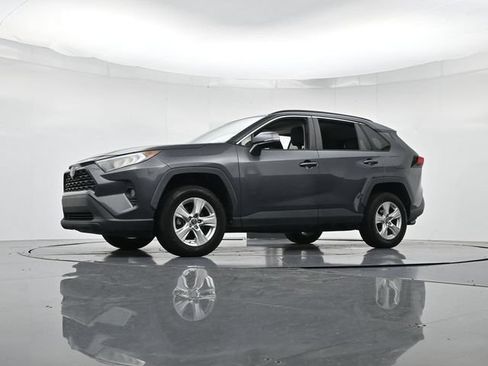 Used 2019 Toyota RAV4 XLE FWD image 36