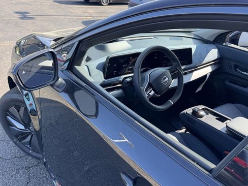 New 2025 Nissan Ariya Platinum image 37