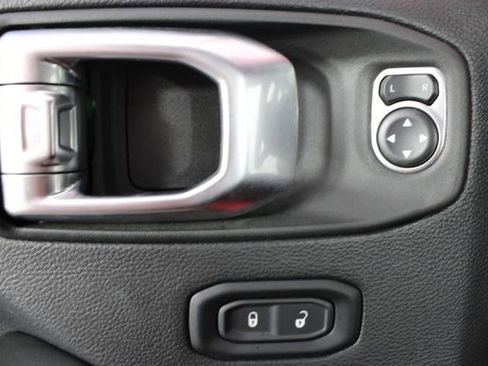 Used 2025 Jeep Wrangler Unlimited Sahara AWD/4WD image 14