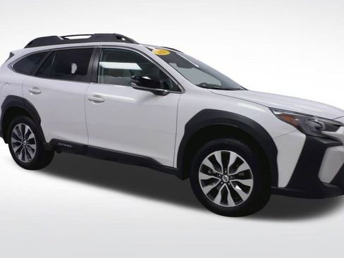 Used 2023 Subaru Outback Limited image 2