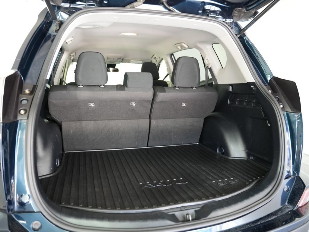 Used 2018 Toyota RAV4 LE w/ All Weather Liner Package AWD/4WD image 29