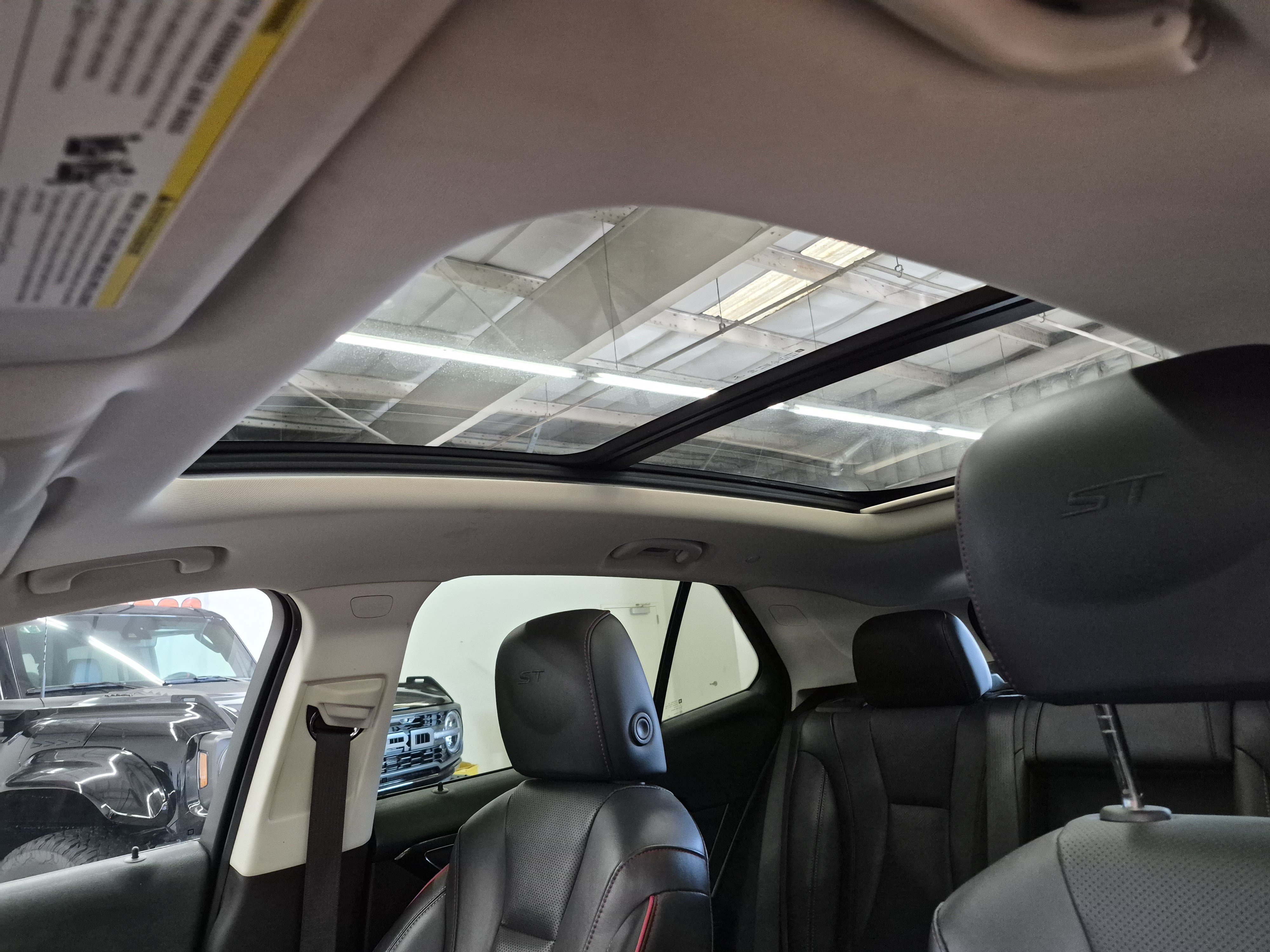 Used 2023 Buick Envision Essence w/ Sport Touring Package FWD image 9