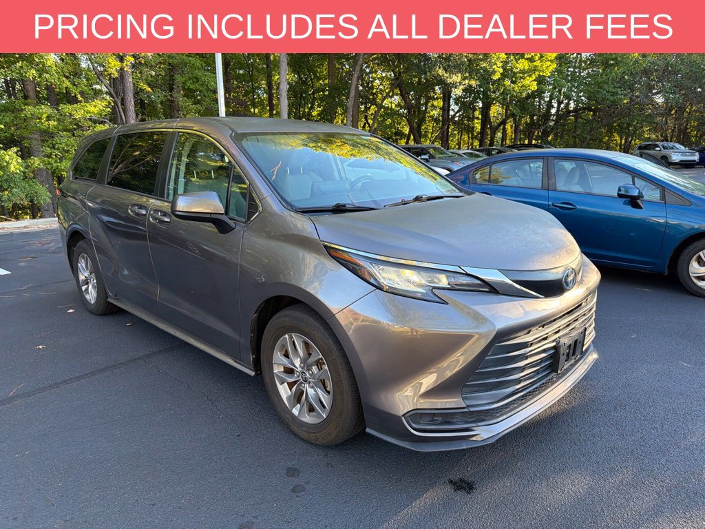 Used 2022 Toyota Sienna LE FWD image 1