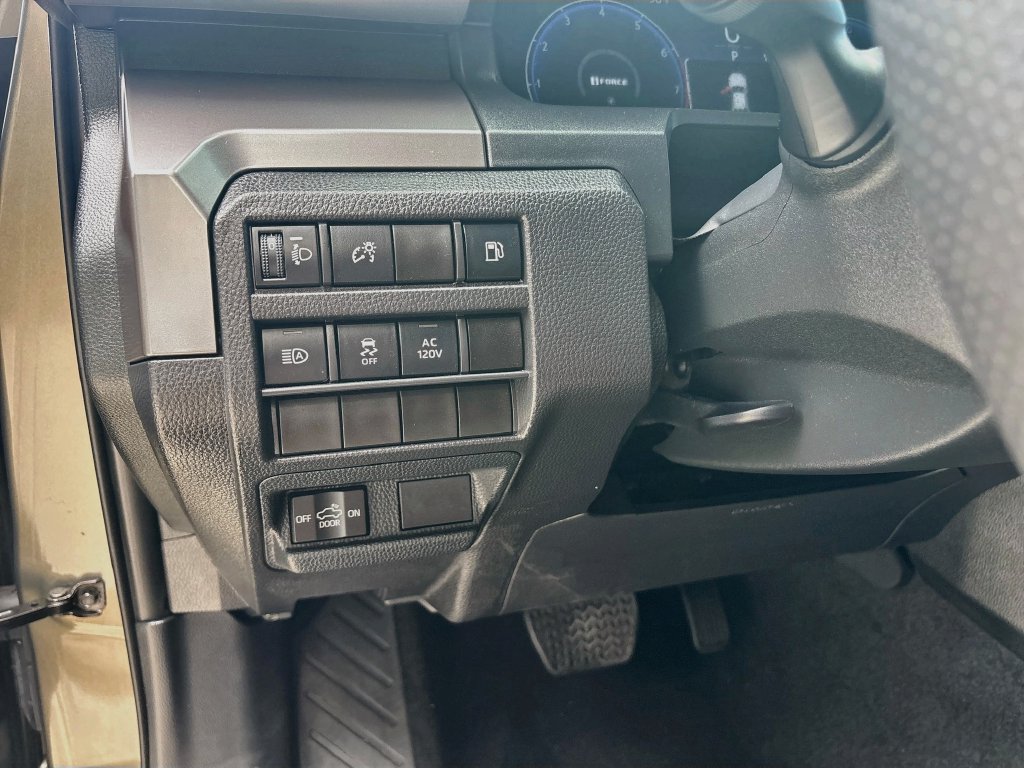 Used 2025 Toyota Tacoma TRD Off-Road AWD/4WD image 31