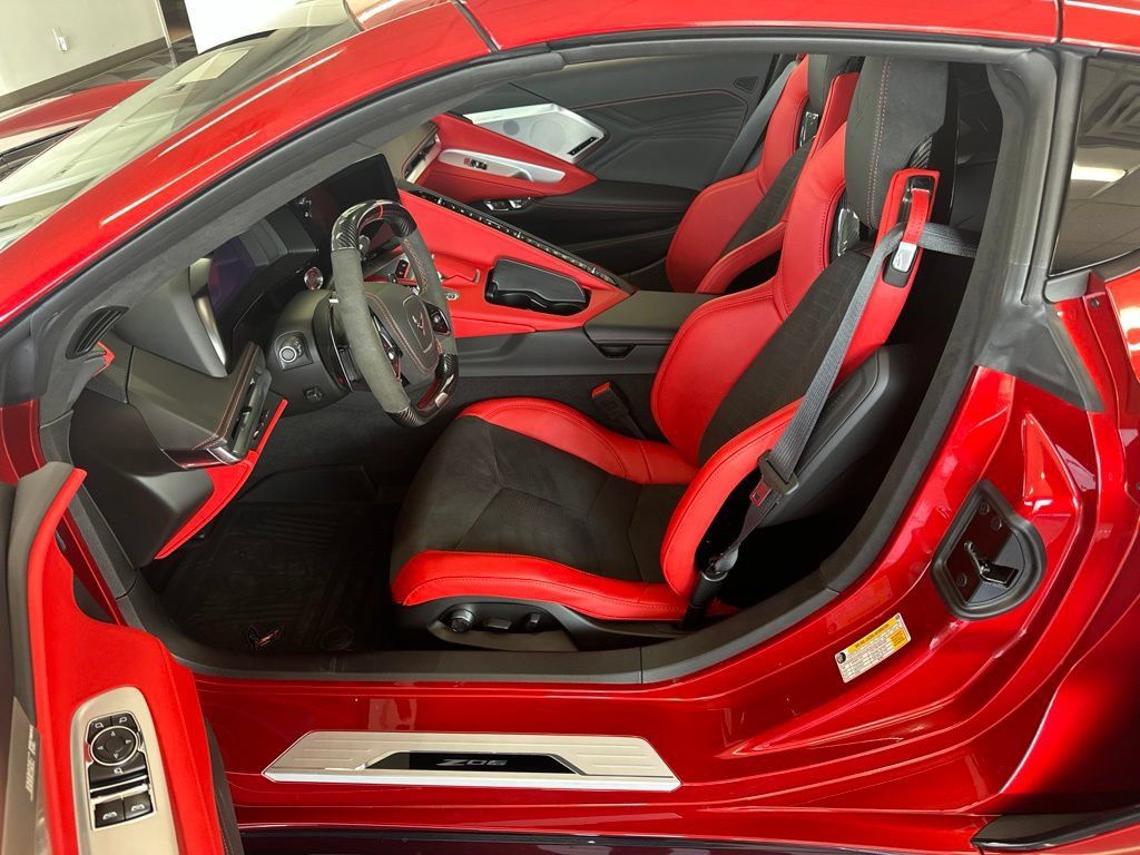 Used 2025 Chevrolet Corvette Z06 RWD image 6