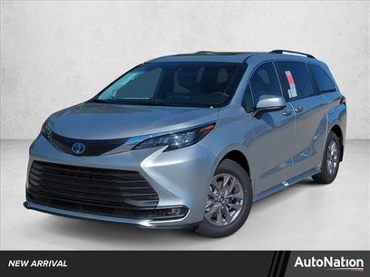 New 2025 Toyota Sienna XLE