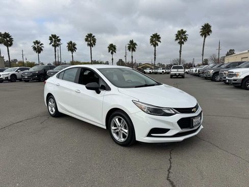 Used 2017 Chevrolet Cruze LT w/ Convenience Package image 2