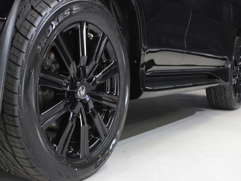 Used 2019 Lexus LX 570 4WD w/ Inspiration Series image 17