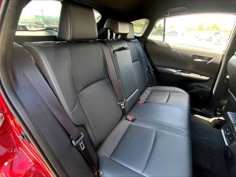 Used 2024 Toyota Venza Limited image 18