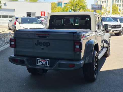 Used 2022 Jeep Gladiator Overland AWD/4WD image 3