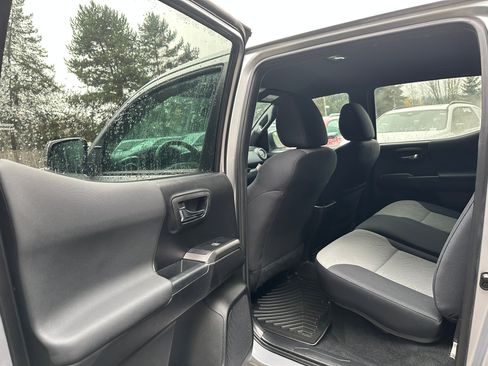 Used 2021 Toyota Tacoma TRD Off-Road image 13