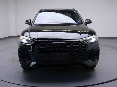 Certified 2025 Audi Q5 2.0T Premium Plus w/ Premium Plus Package AWD/4WD image 2