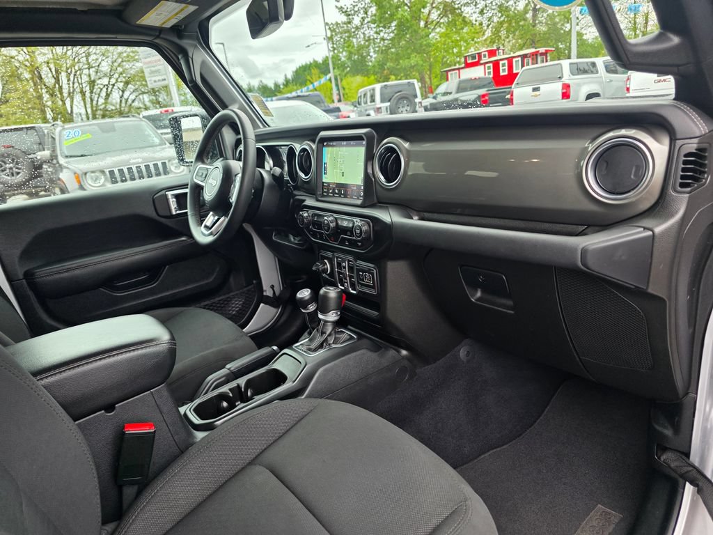 Used 2023 Jeep Wrangler Unlimited Sahara AWD/4WD image 24