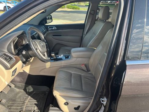 Used 2017 Jeep Grand Cherokee Limited AWD/4WD image 8