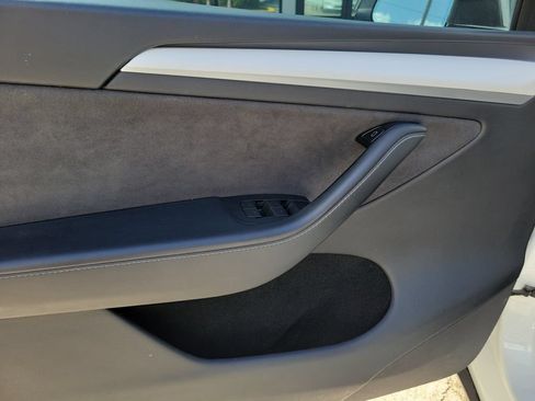 Used 2024 Tesla Model Y Long Range AWD/4WD image 22