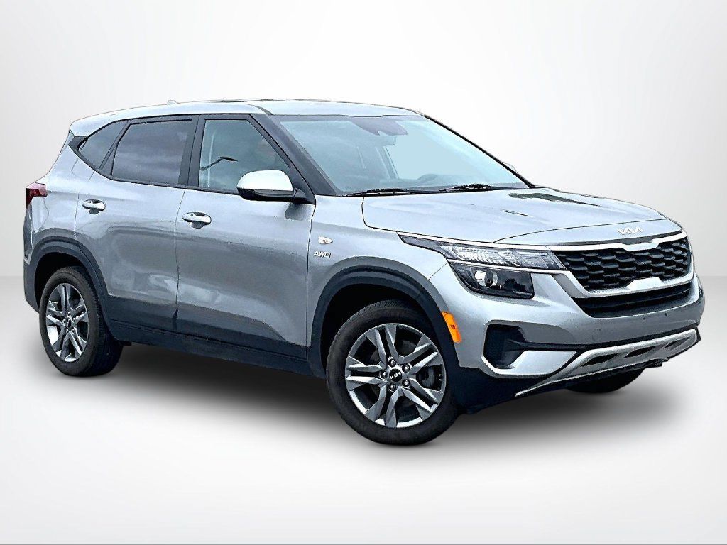 Used 2023 Kia Seltos LX AWD/4WD image 13