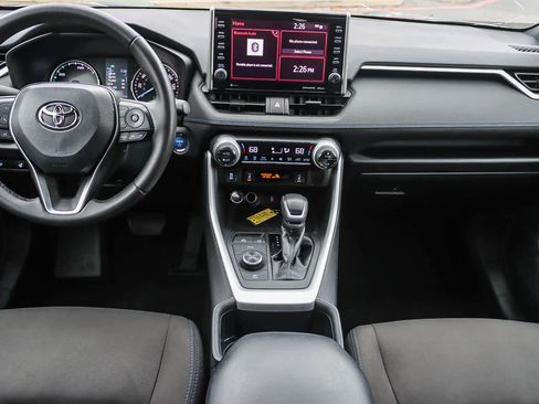 Used 2022 Toyota RAV4 SE image 11