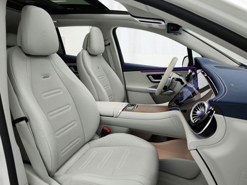 Used 2024 Mercedes-Benz EQE AMG 4MATIC SUV image 19