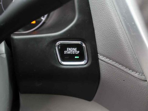 Used 2017 GMC Acadia SLE FWD image 17