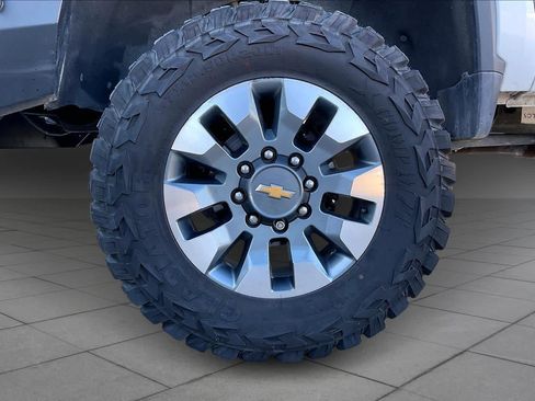 Used 2023 Chevrolet Silverado 2500 LT image 12