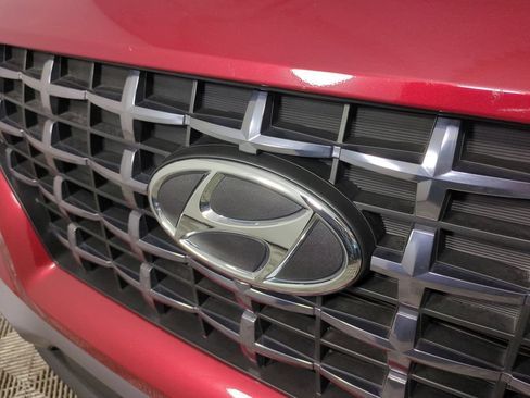 Used 2025 Hyundai Venue Limited FWD image 13