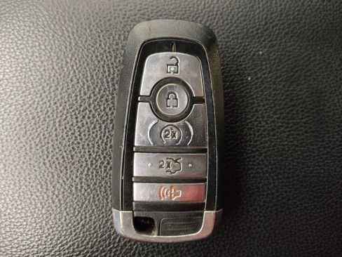 Used 2018 Ford Fusion SE w/ Fusion SE Technology Package image 32