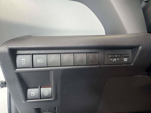 Used 2026 Toyota Sienna LE FWD image 20