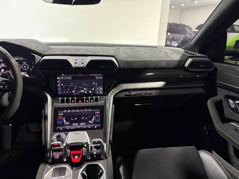 Used 2024 Lamborghini Urus Performante AWD/4WD image 46