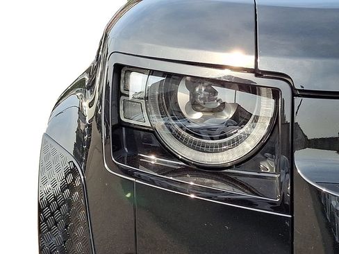 Used 2025 Land Rover Defender 110 S AWD/4WD image 10