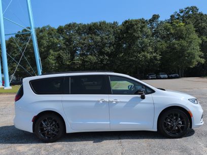 Used 2025 Chrysler Pacifica Limited