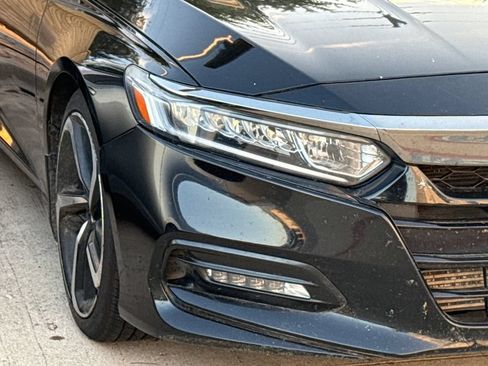 Used 2018 Honda Accord Sport image 4