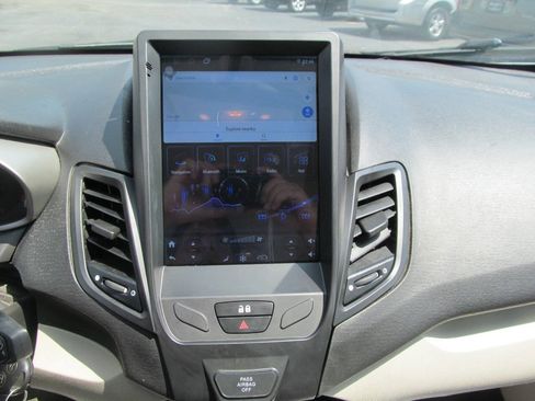 Used 2011 Ford Fiesta SE w/ 202A Rapid Spec Order Code FWD image 14