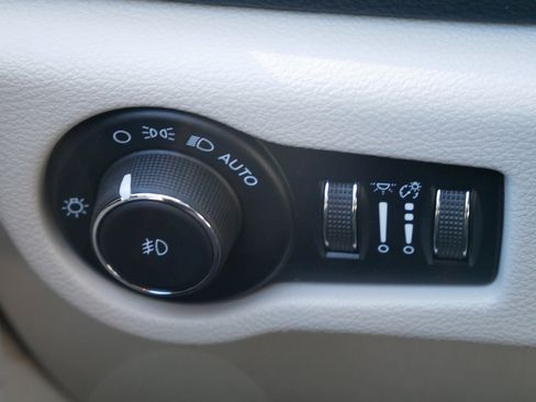 Used 2021 Chrysler Pacifica Limited image 26