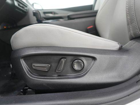 Used 2025 Toyota Camry SE image 19