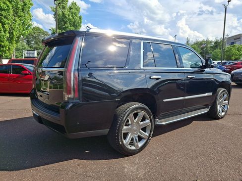 Used 2018 Cadillac Escalade Premium Luxury AWD/4WD image 6