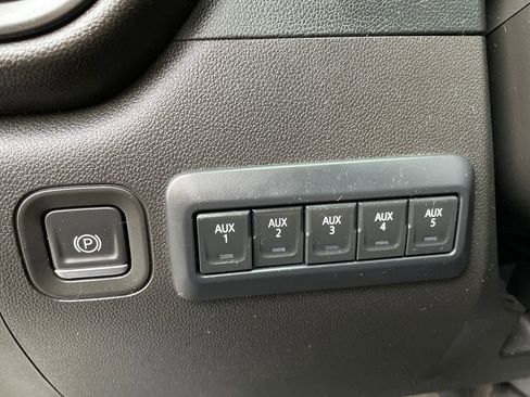 Used 2022 Chevrolet Silverado 2500 Custom w/ Custom Value Package image 13