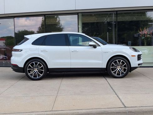 Certified 2025 Porsche Cayenne E-Hybrid image 8