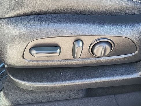 Used 2024 GMC Terrain SLT image 22