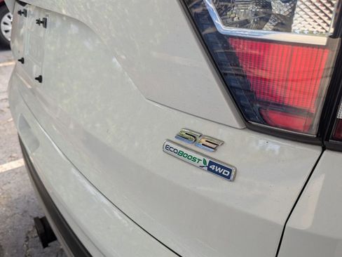 Used 2017 Ford Escape SE AWD/4WD image 16