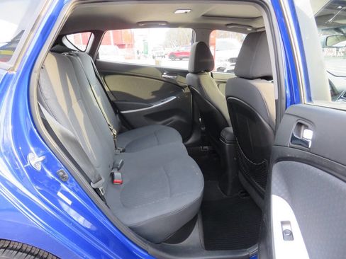 Used 2014 Hyundai Accent SE w/ Option Group 3 FWD image 18