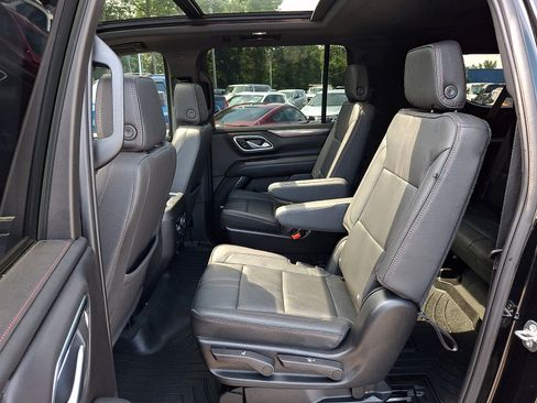 Certified 2024 Chevrolet Suburban RST w/ Luxury Package AWD/4WD image 11