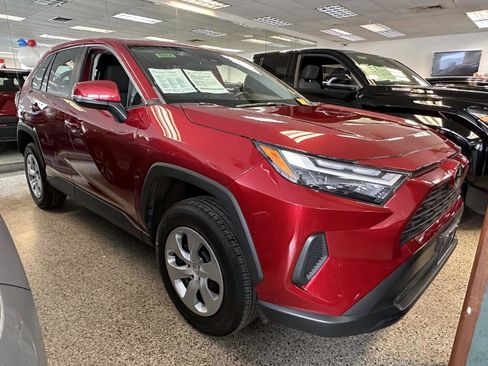 Used 2023 Toyota RAV4 LE AWD/4WD image 5