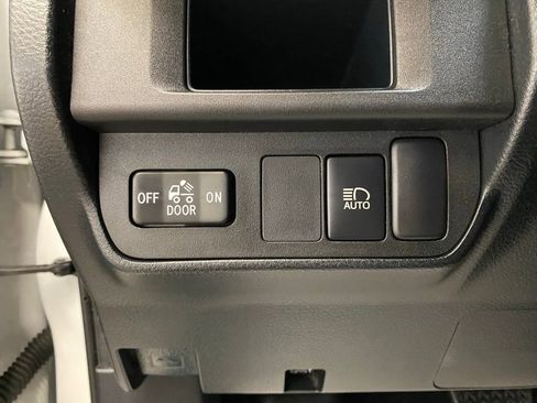 Used 2019 Toyota Tacoma SR5 image 28