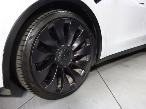 Used 2022 Tesla Model Y Performance AWD/4WD image 9